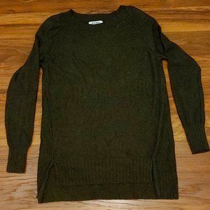 Olive green crew neck sweater. Women's small.
